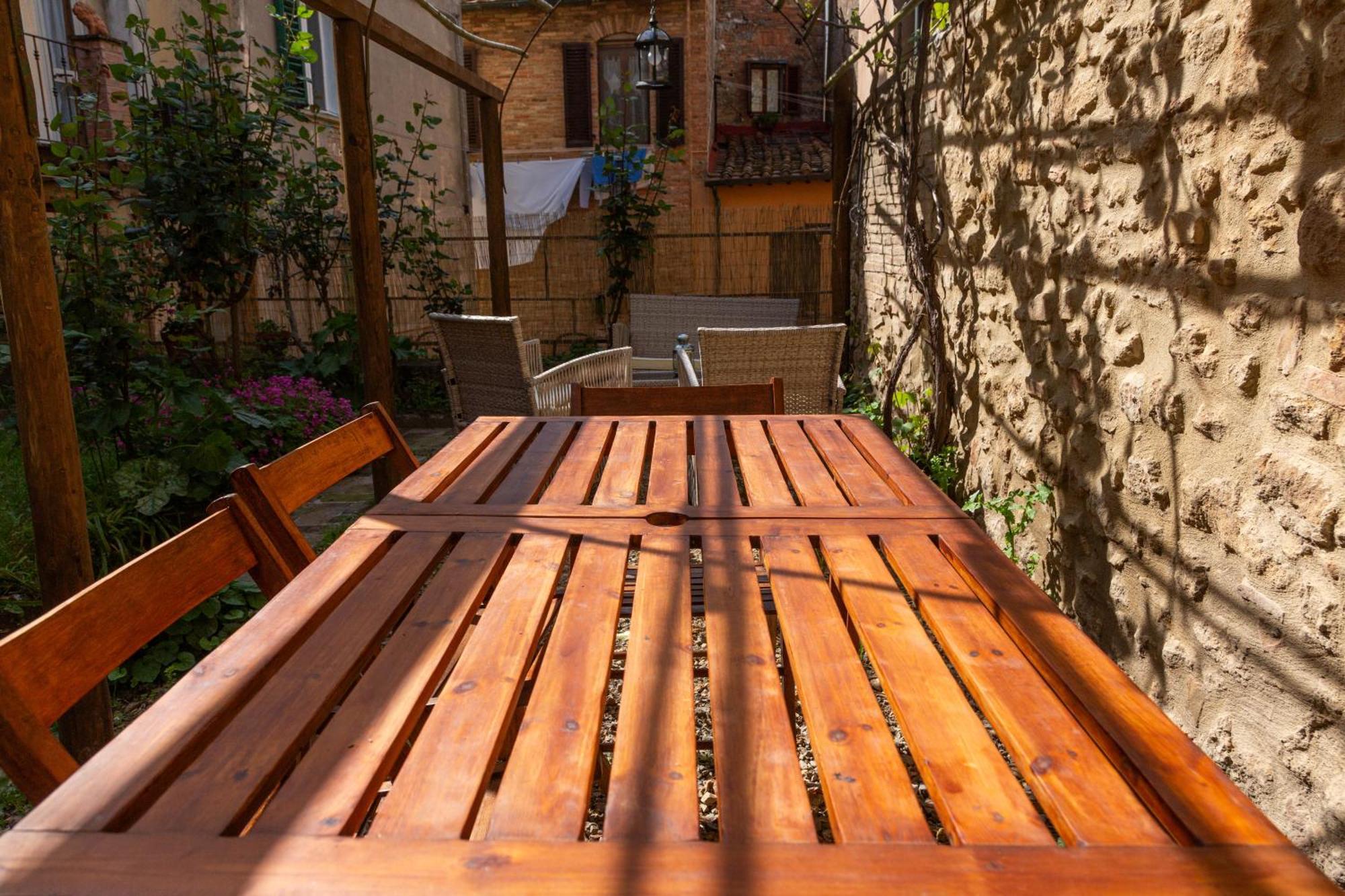 Il Cantuccio- Appartamento In Centro Con Giardino Вольтерра Екстер'єр фото
