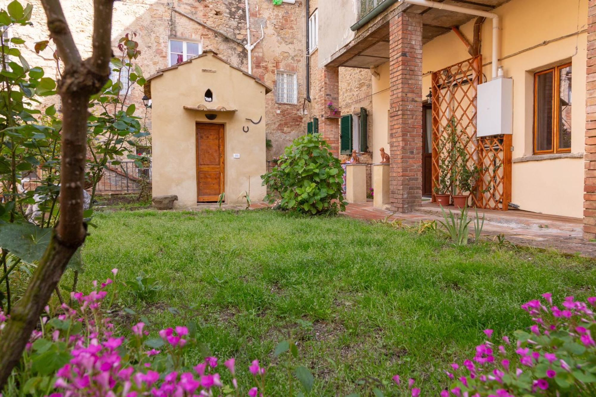 Il Cantuccio- Appartamento In Centro Con Giardino Вольтерра Екстер'єр фото