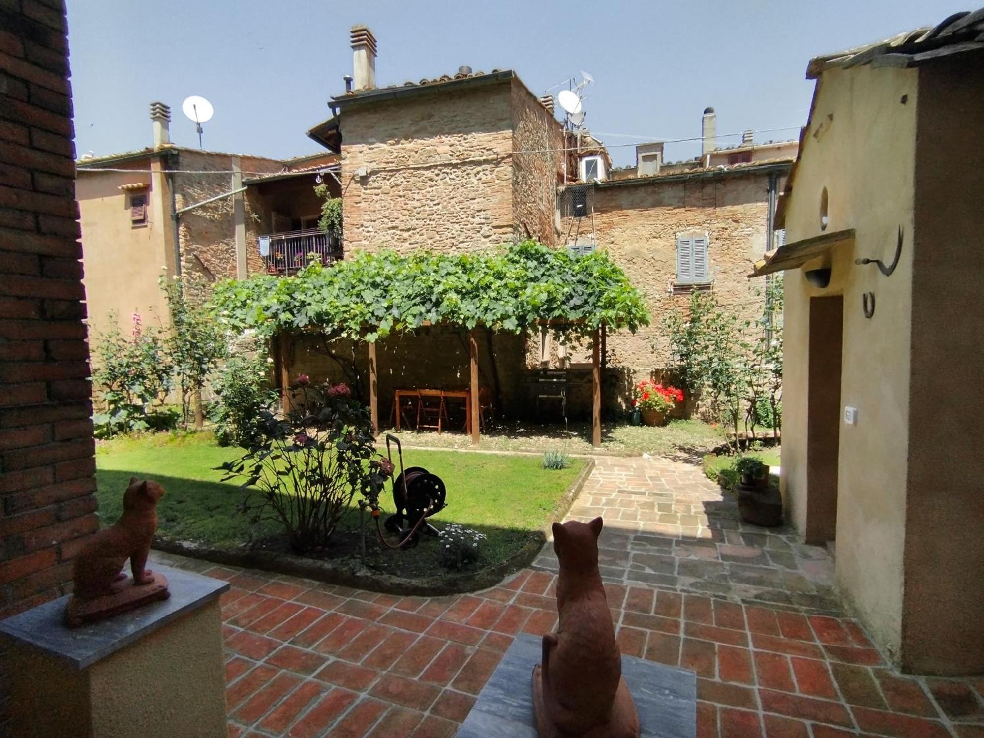Il Cantuccio- Appartamento In Centro Con Giardino Вольтерра Екстер'єр фото