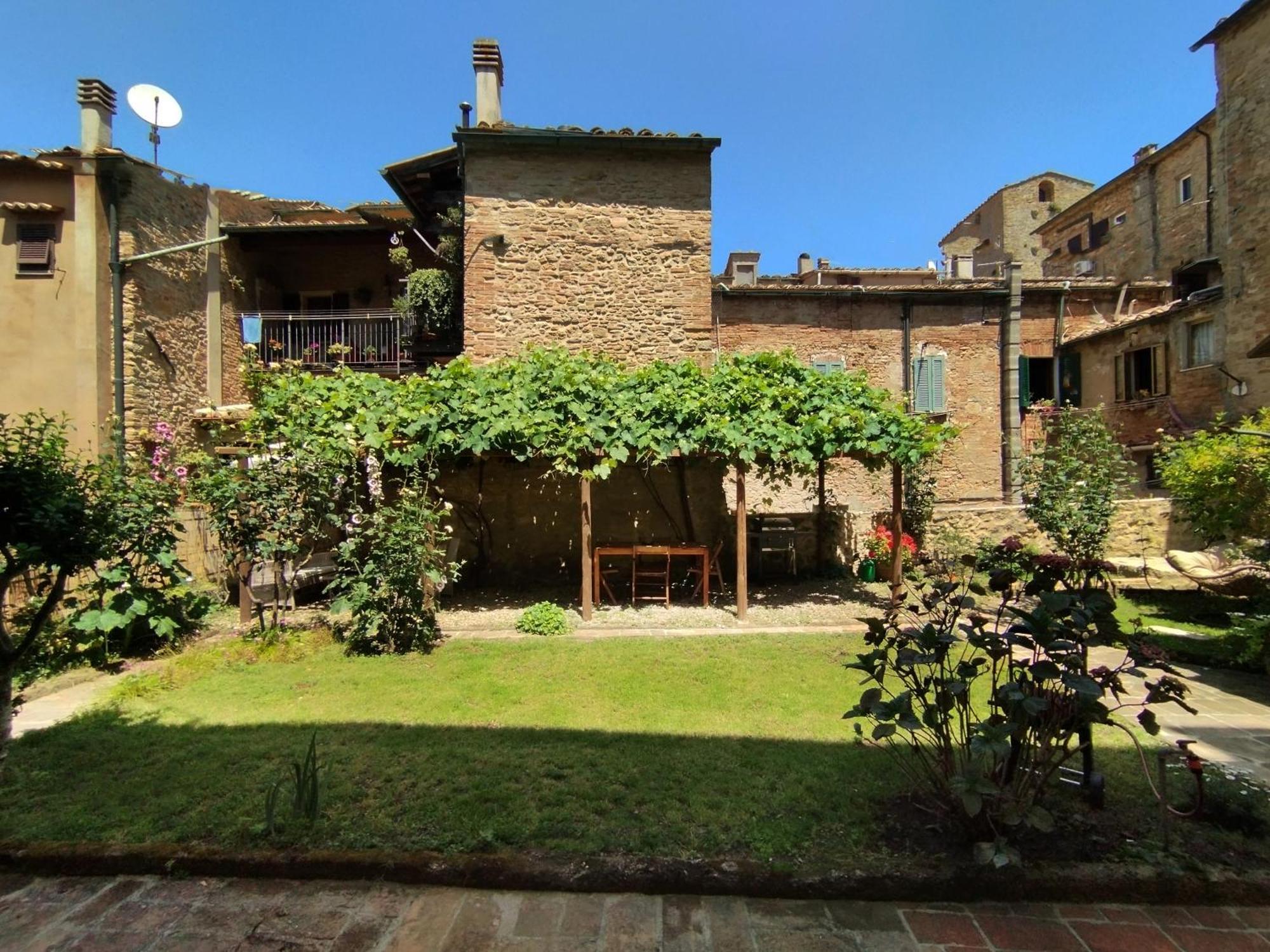 Il Cantuccio- Appartamento In Centro Con Giardino Вольтерра Екстер'єр фото