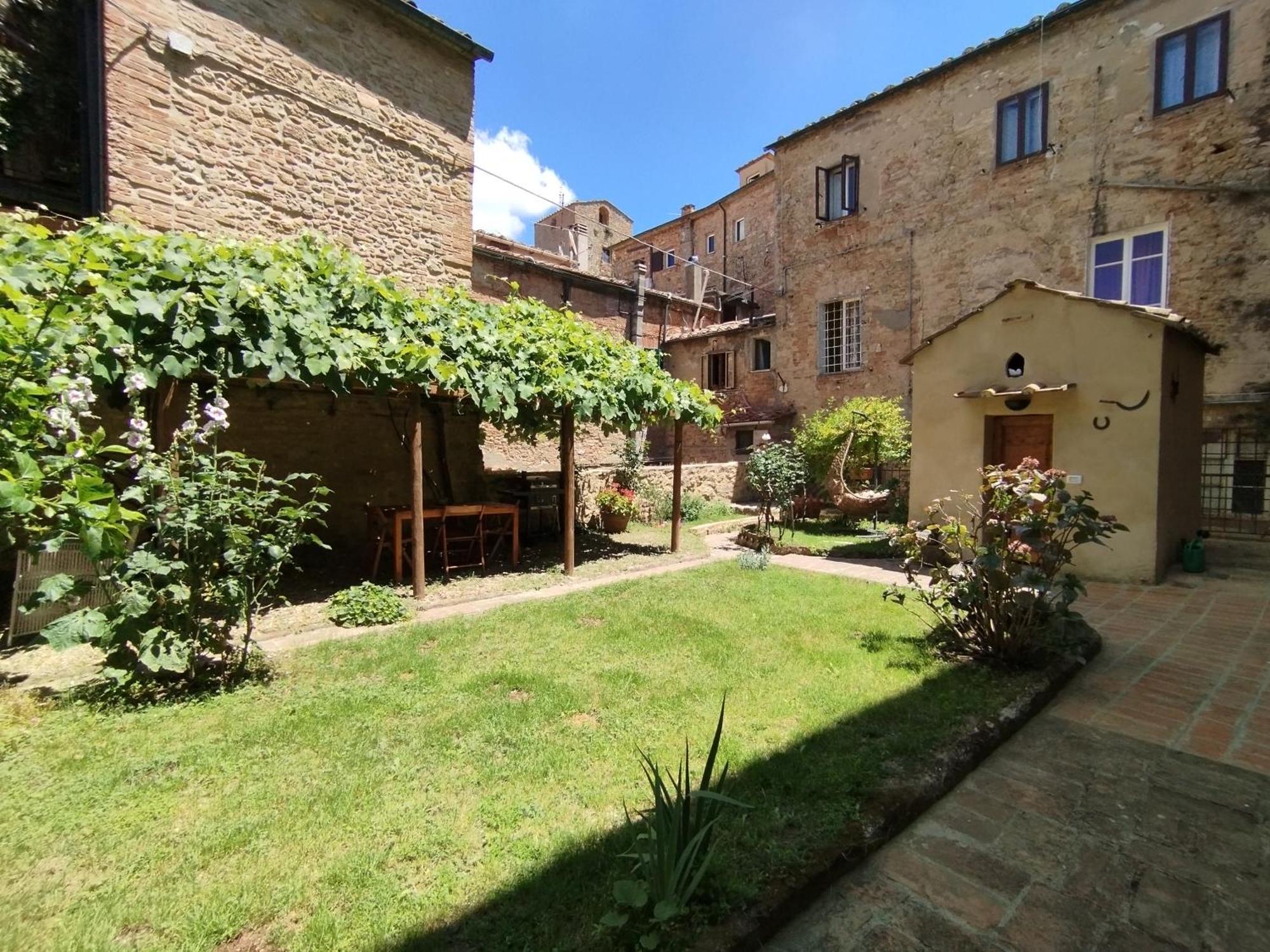 Il Cantuccio- Appartamento In Centro Con Giardino Вольтерра Екстер'єр фото