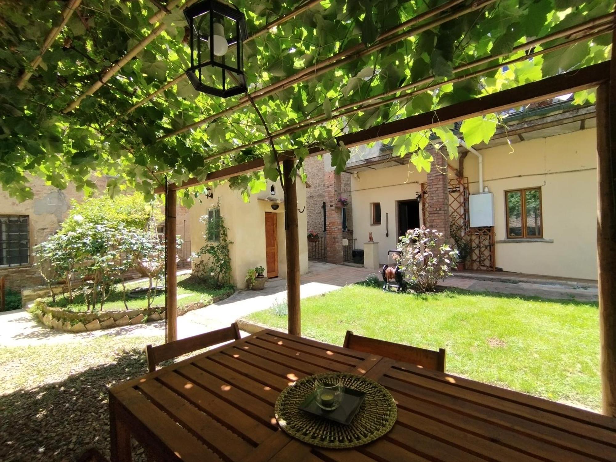Il Cantuccio- Appartamento In Centro Con Giardino Вольтерра Екстер'єр фото